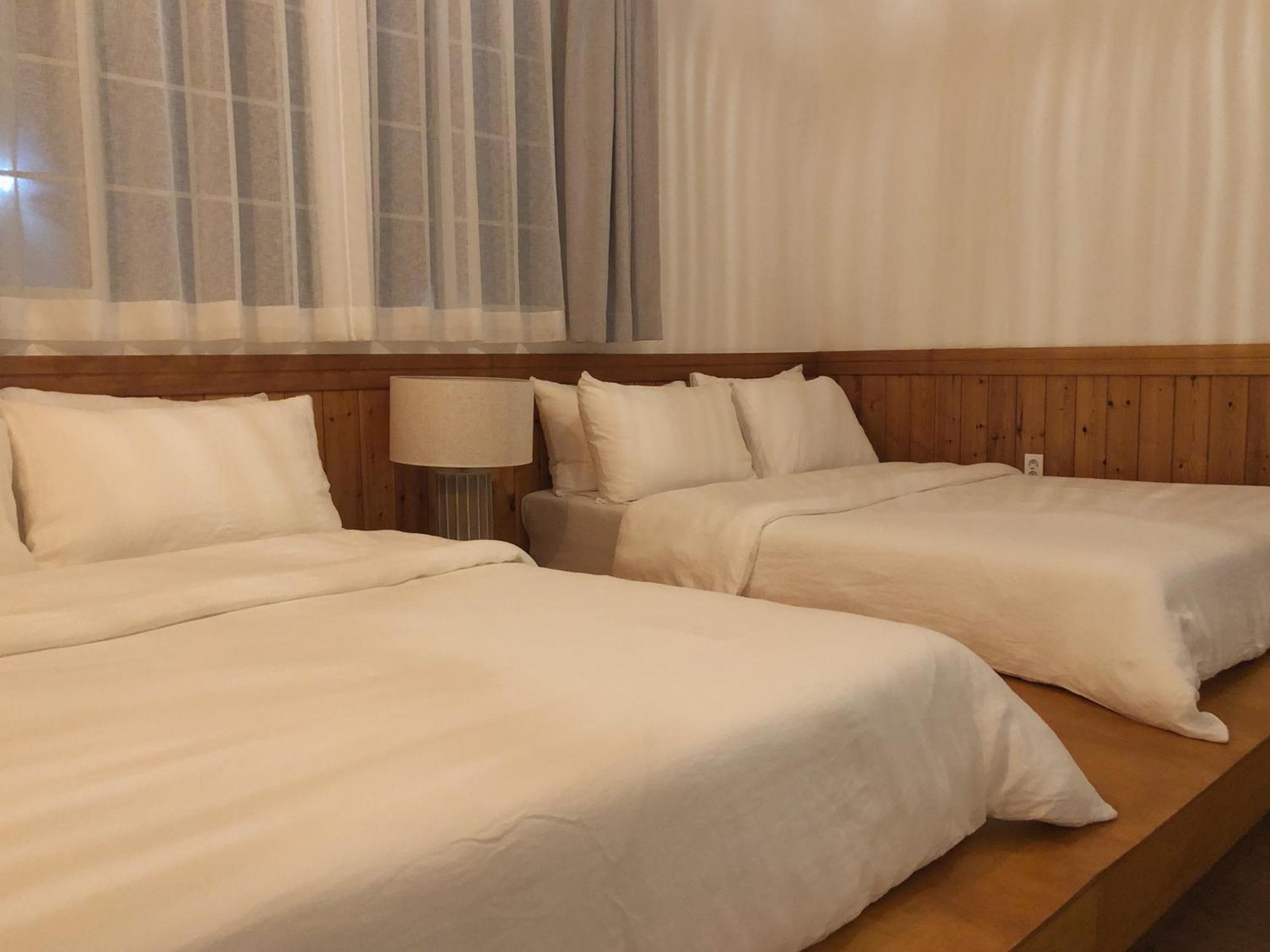 At Corner Resort & Garden Jeju Exterior photo